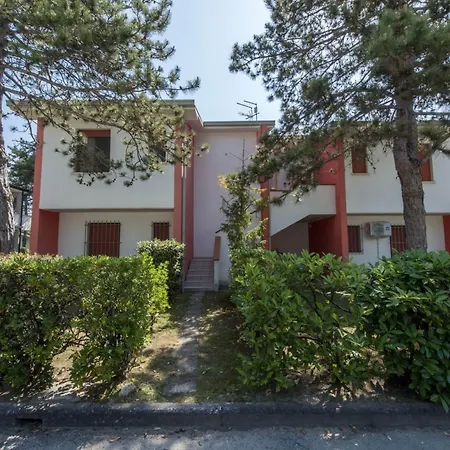 Апартаменти Charming Near The - Beahost